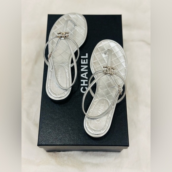 New authentic CHANEL jewel cage thong - Picture 1 of 4